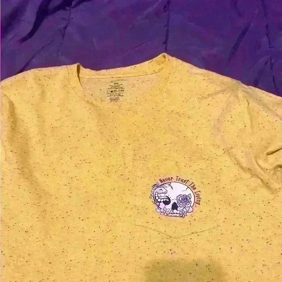 “Never trust the living” yellow Tshirt  with pocket size medium - Picture 3 of 3